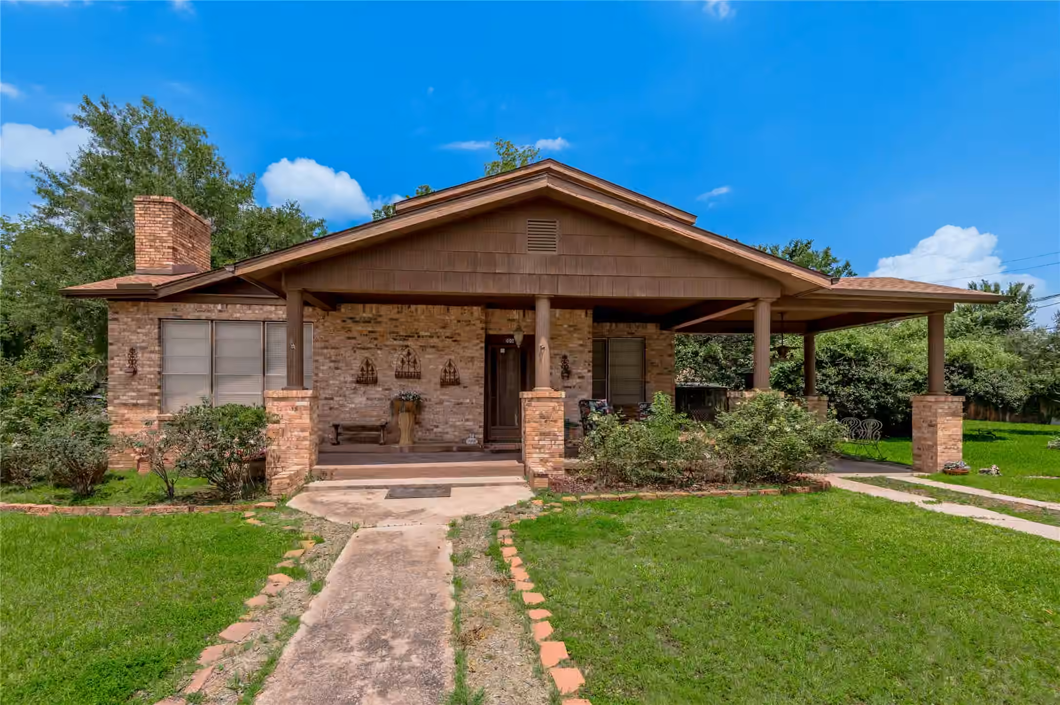 Photo 4 of 100 W Caroline Street, Trinity, TX