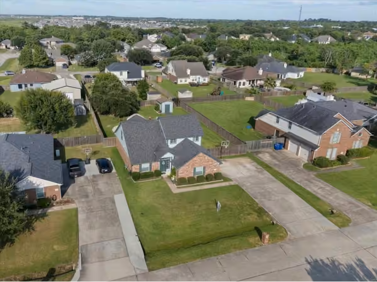 Photo 3 of 8018 Dogwood Court, Baytown, TX