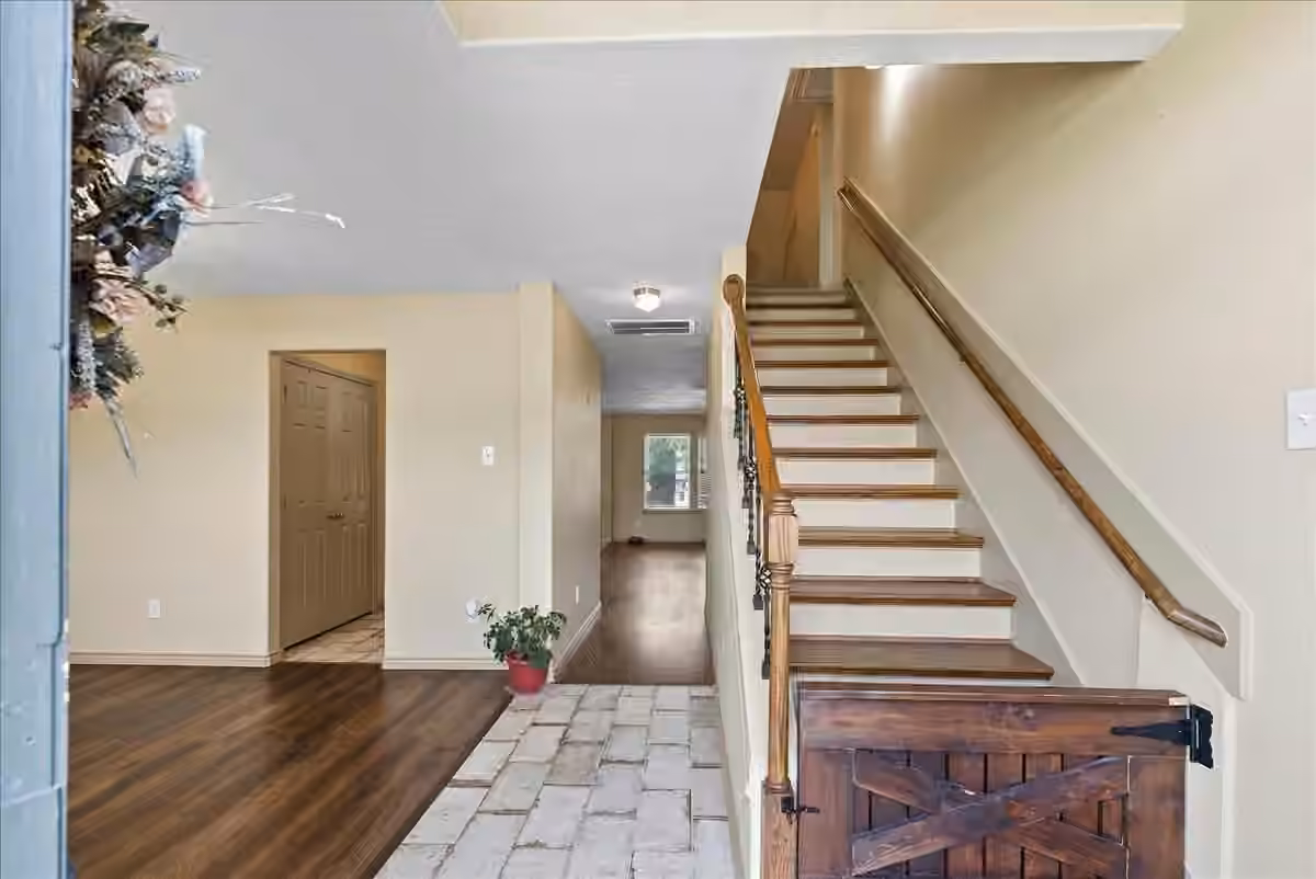 Photo 5 of 8018 Dogwood Court, Baytown, TX