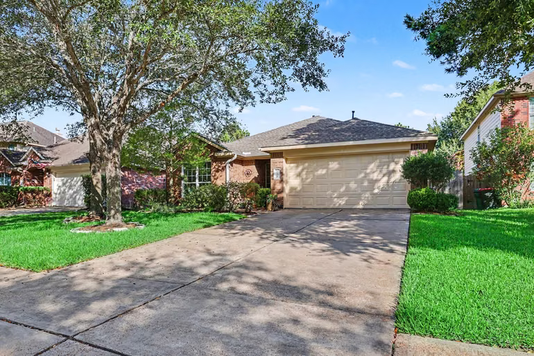 Photo 2 of 26922 Kingston Glen Lane, Katy, TX