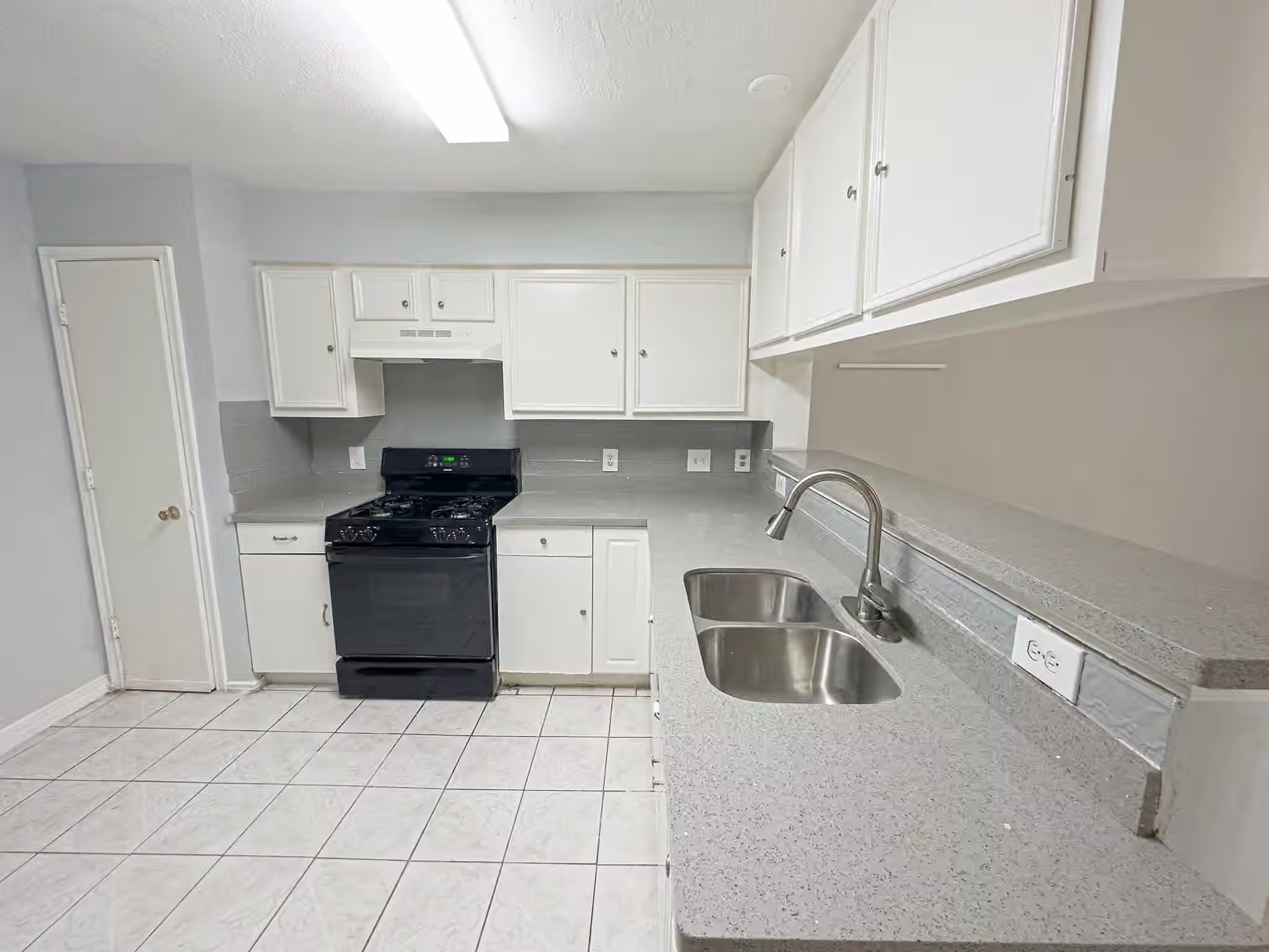 Photo 5 of 11622 Zarroll Drive, Houston, TX