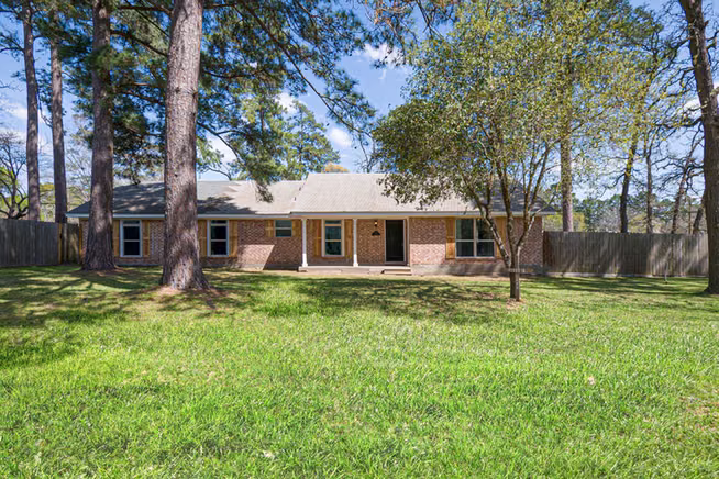 Photo of 19331 E Lakeshore Drive, Magnolia, TX 77355