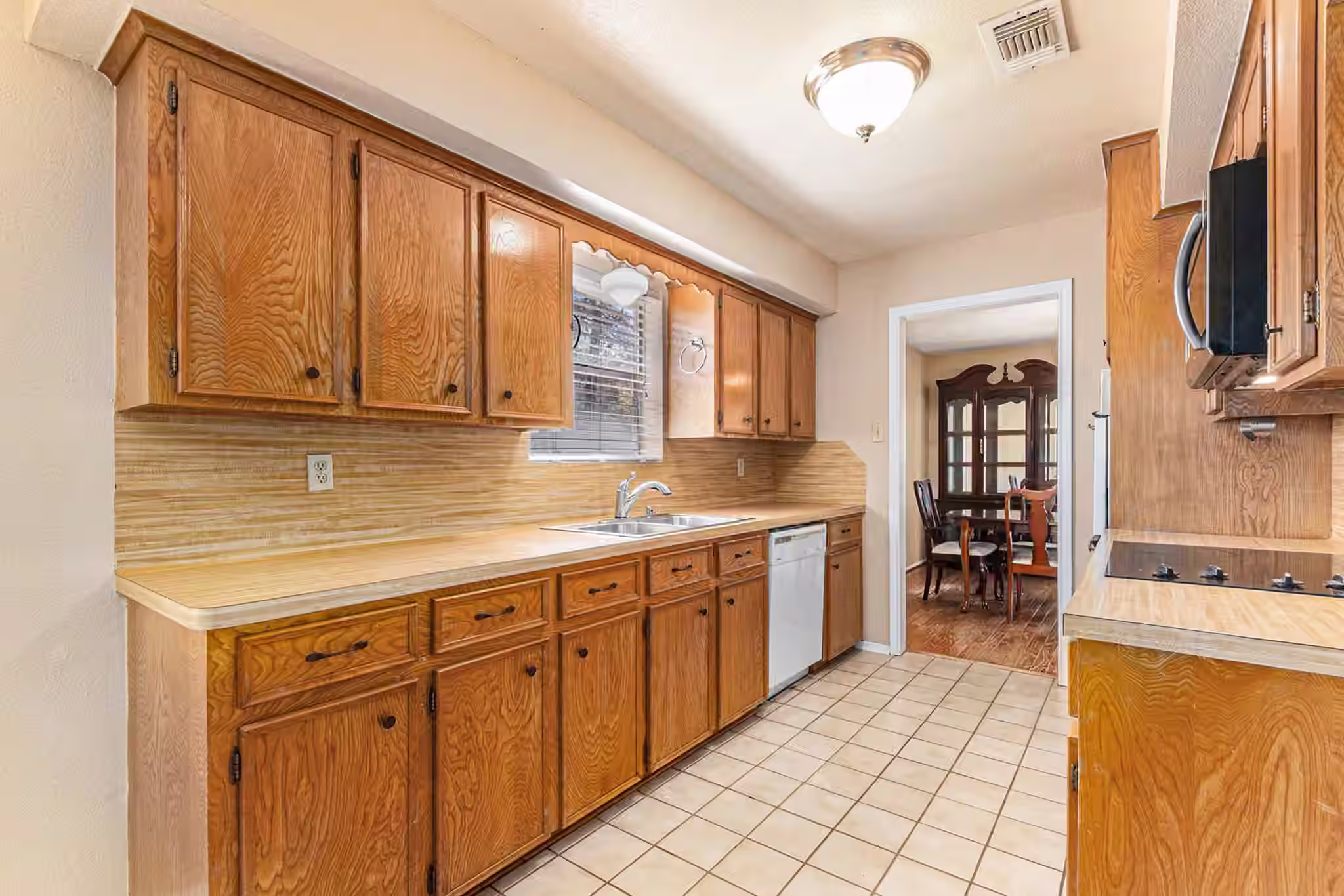 Photo 5 of 19331 E Lakeshore Drive, Magnolia, TX