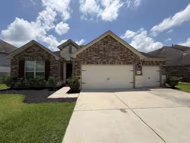 Photo 2 of 30211 Willow Chase Lane, Brookshire, TX