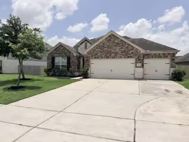 Photo 3 of 30211 Willow Chase Lane, Brookshire, TX