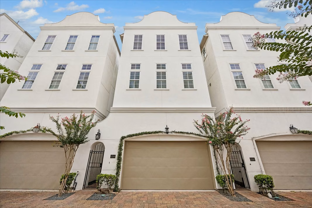 Photo 3 of 1244 W 23rd Street, Houston, TX