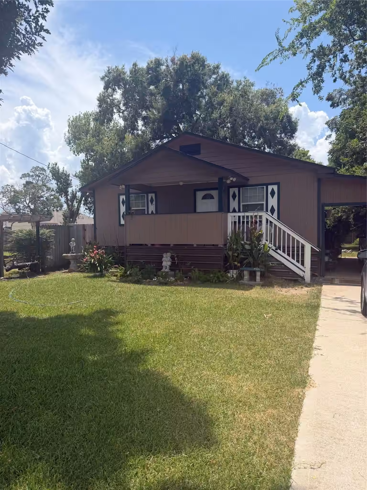 Photo 2 of 213 N 2nd Street, La Porte, TX