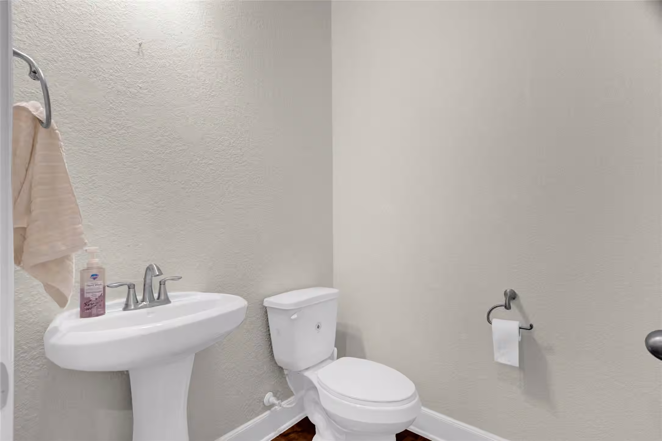 Photo 5 of 13235 Westmont Heights Lane, Houston, TX