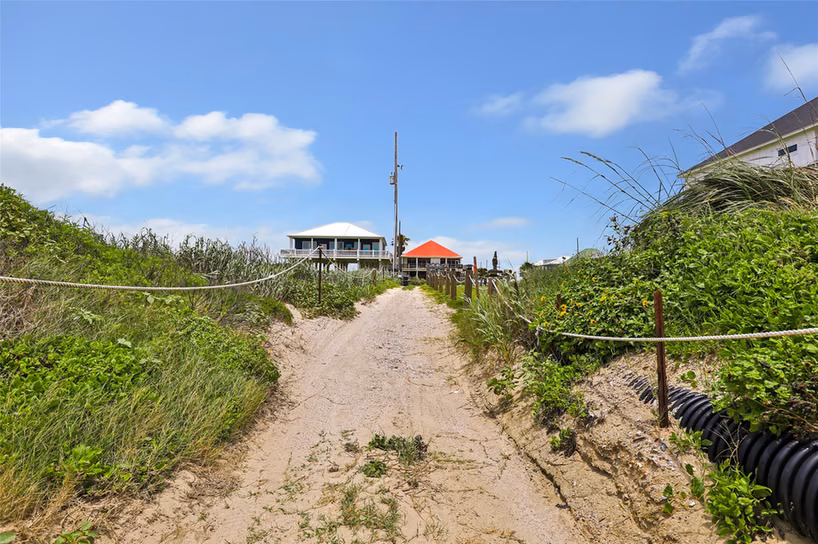 Photo 6 of 761 Bolivar Dunes Boulevard, Gilchrist, TX