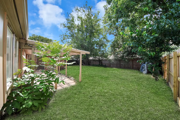 Photo 6 of 5322 Bulen Avenue, Friendswood, TX