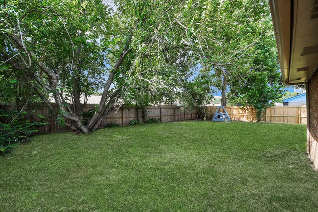 Photo 7 of 5322 Bulen Avenue, Friendswood, TX