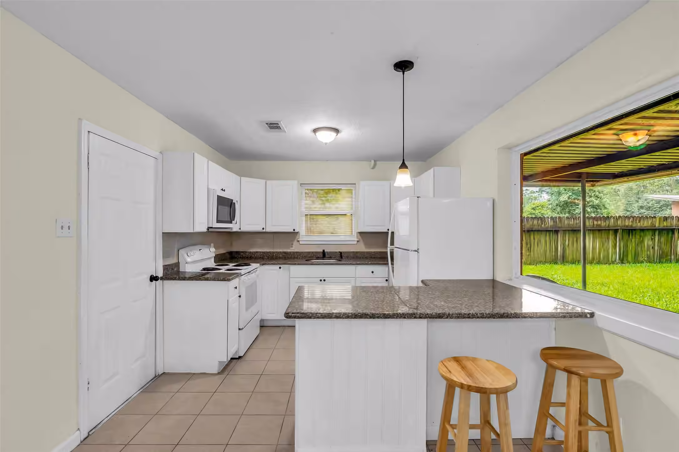 Photo 6 of 1303 S Fenner Avenue, Cleveland, TX
