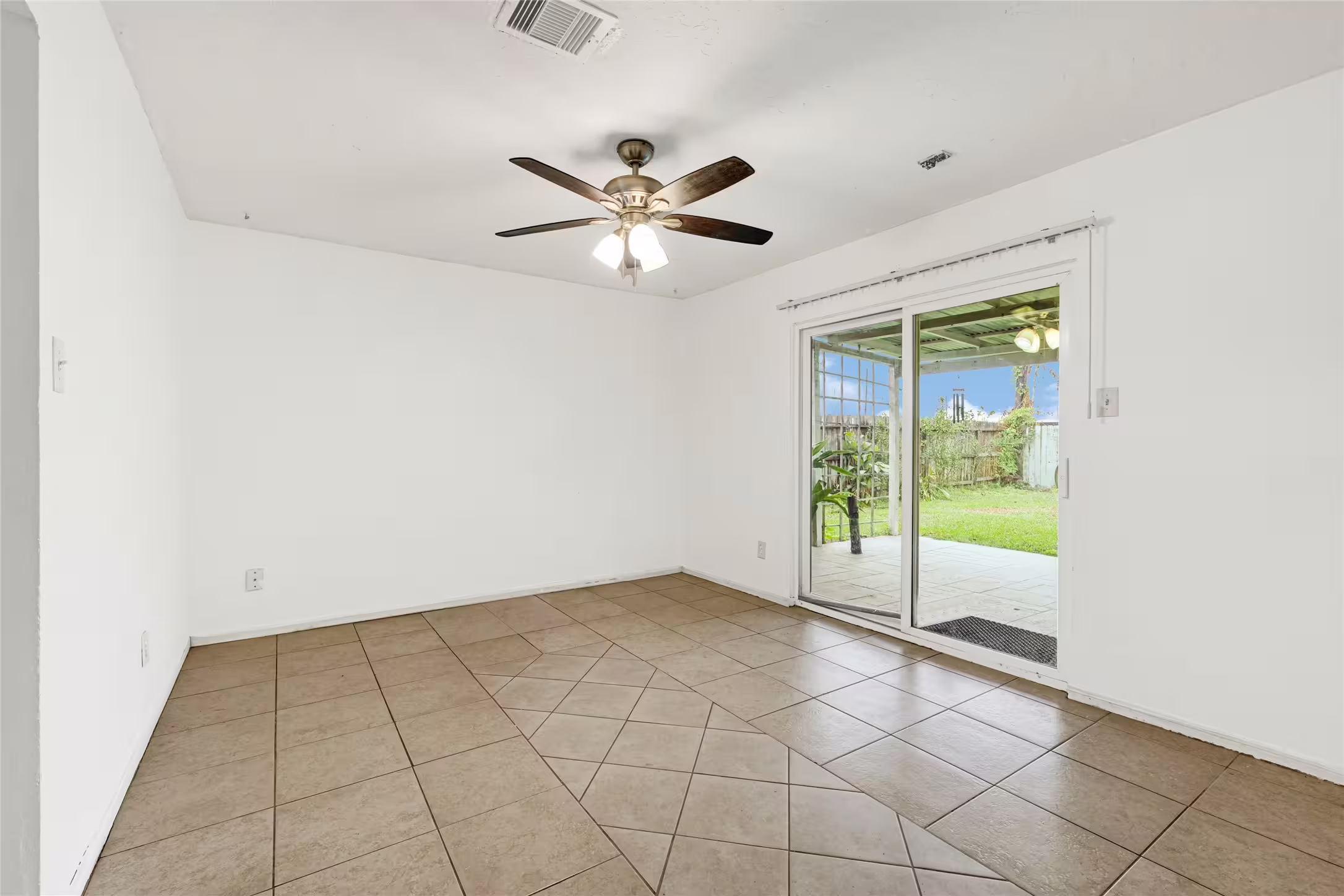 Photo 6 of 15011 Royal Shadows Drive, Houston, TX