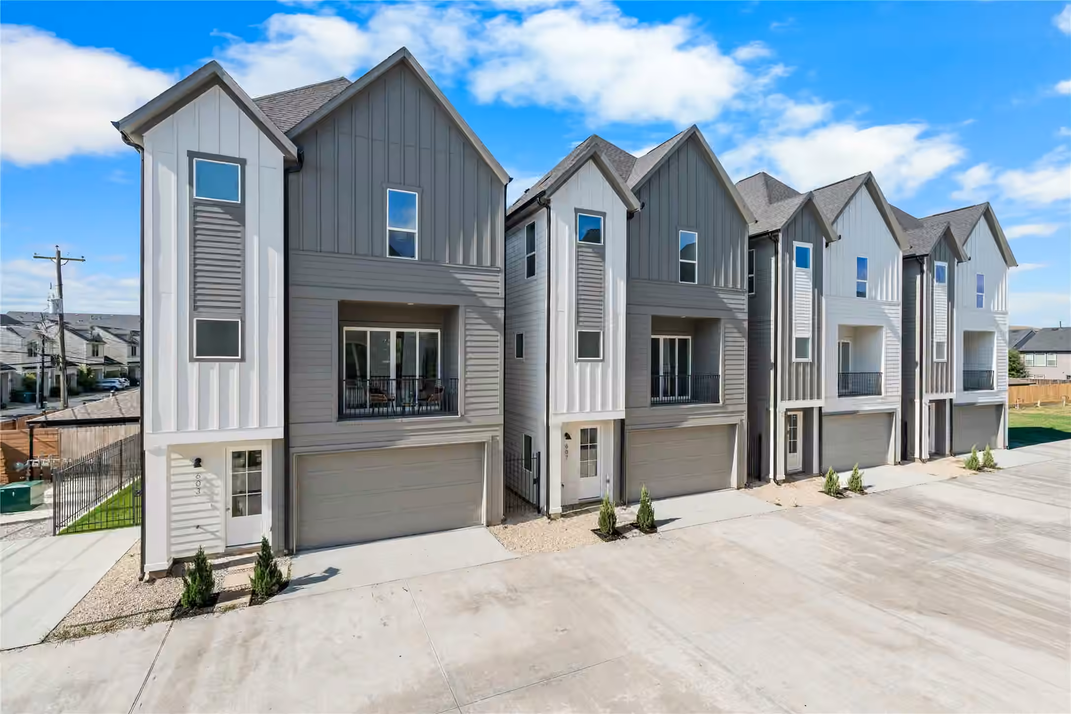 Photo 2 of 603 Skyland Terrace Way, Houston, TX