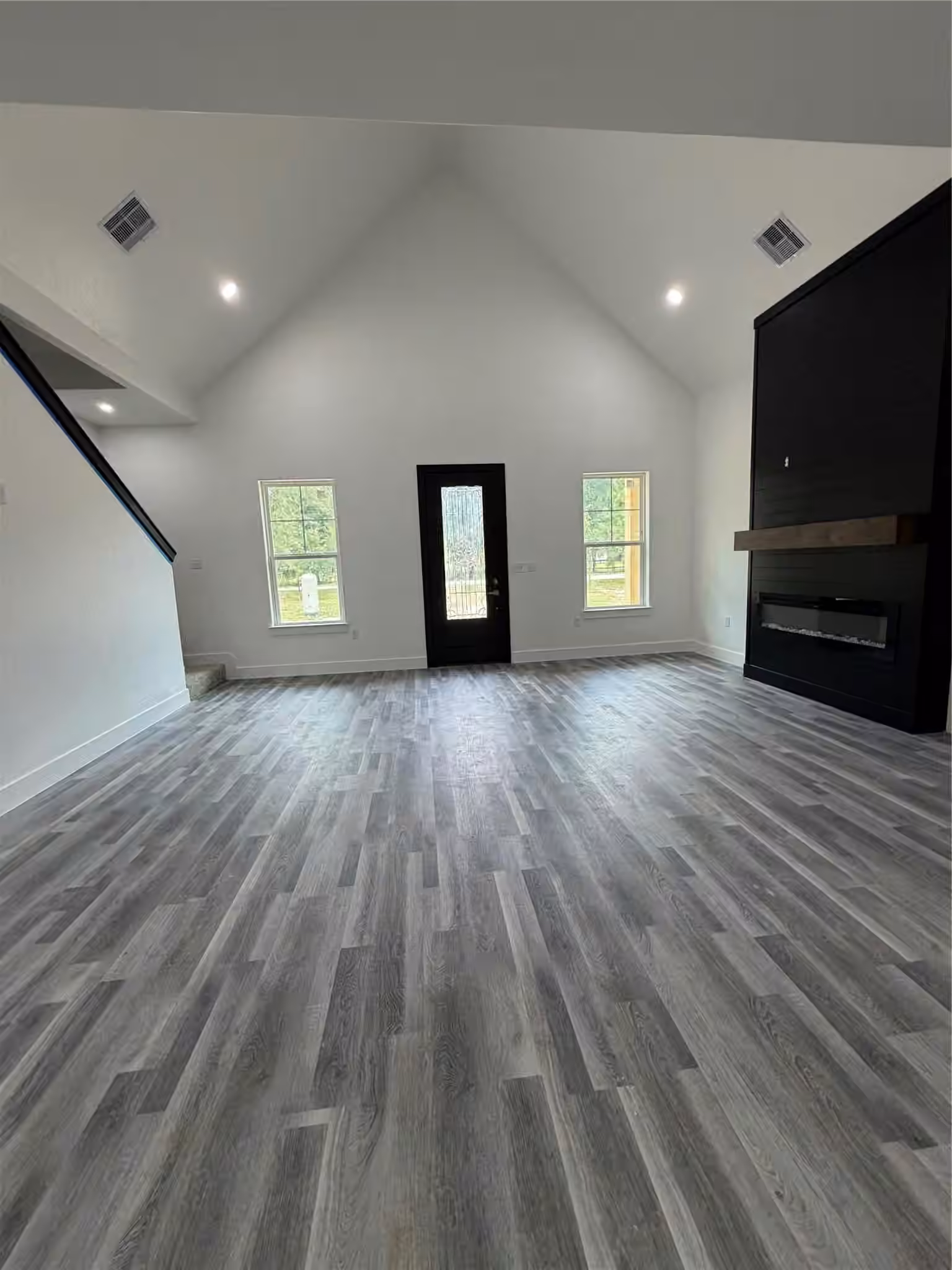 Photo 4 of 12511 Patridge Circle, Pinehurst, TX