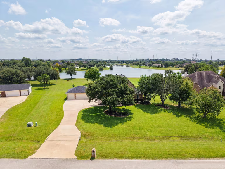 Photo of 20318 Stone Lake Circle, Tomball, TX 77377