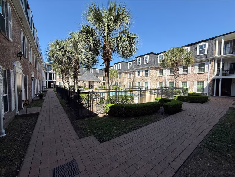 Photo 4 of 351 N Post Oak Lane 808, Houston, TX