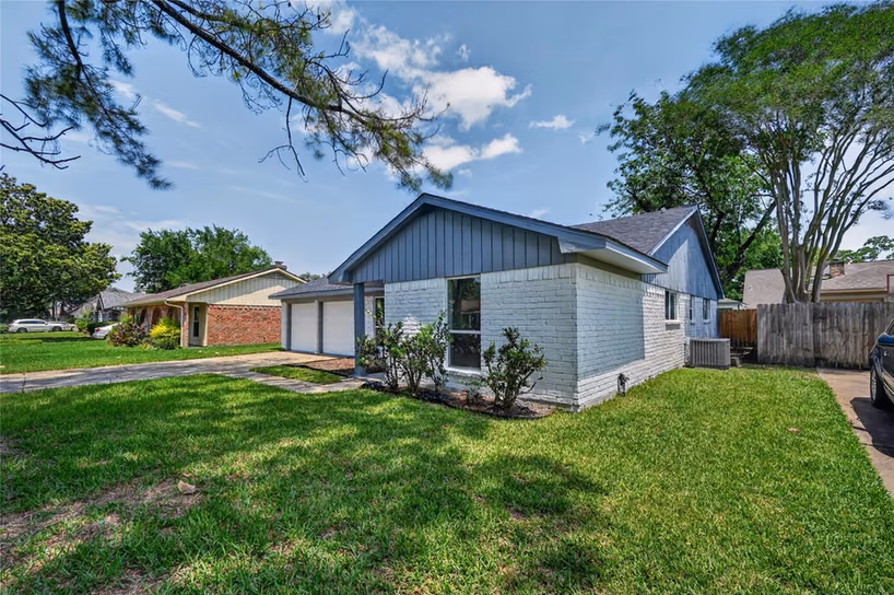 Photo 5 of 12614 Hunting Brook Drive, Houston, TX
