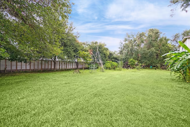 Photo 5 of 405 W Donovan, Houston, TX