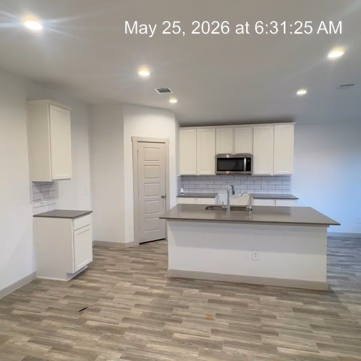 Photo 4 of 715 Silver Kettle Drive, Rosharon, TX