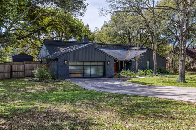 Photo of 2414 E Rosedale, Brenham, TX 77833