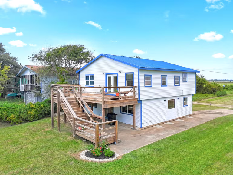 Photo of 474 Private Road 674, Sargent, TX 77414