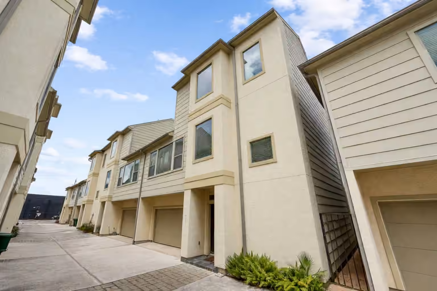 Photo 2 of 926 Lester Street, Houston, TX