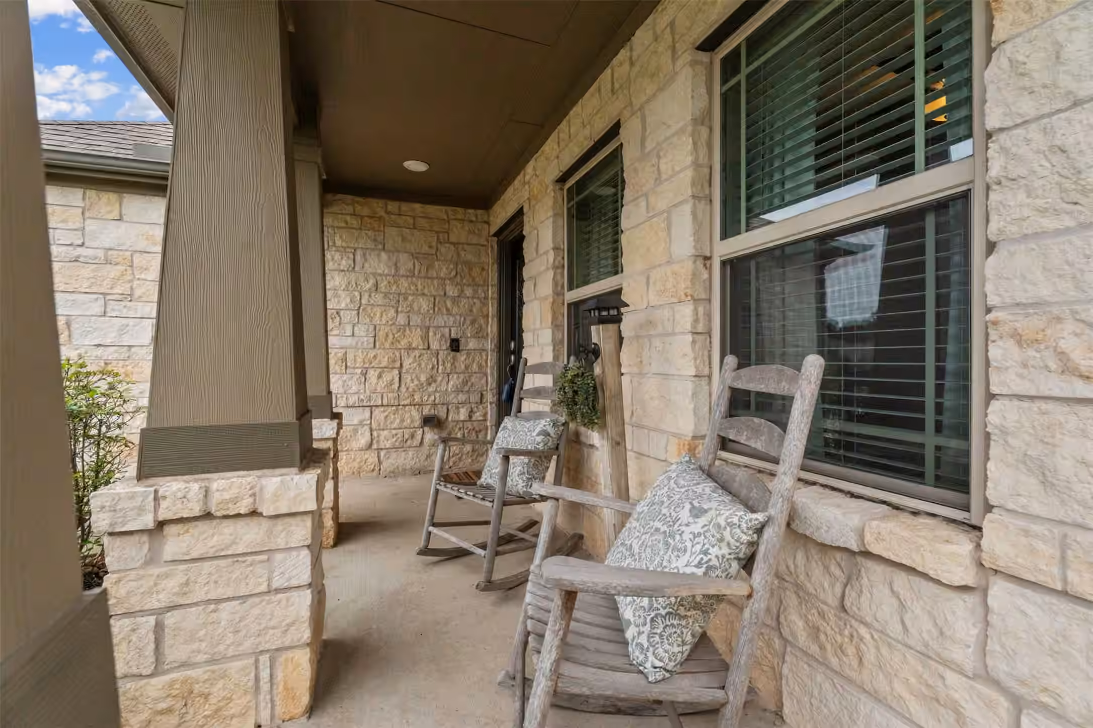 Photo 4 of 4480 Lone Alcove Drive, Spring, TX