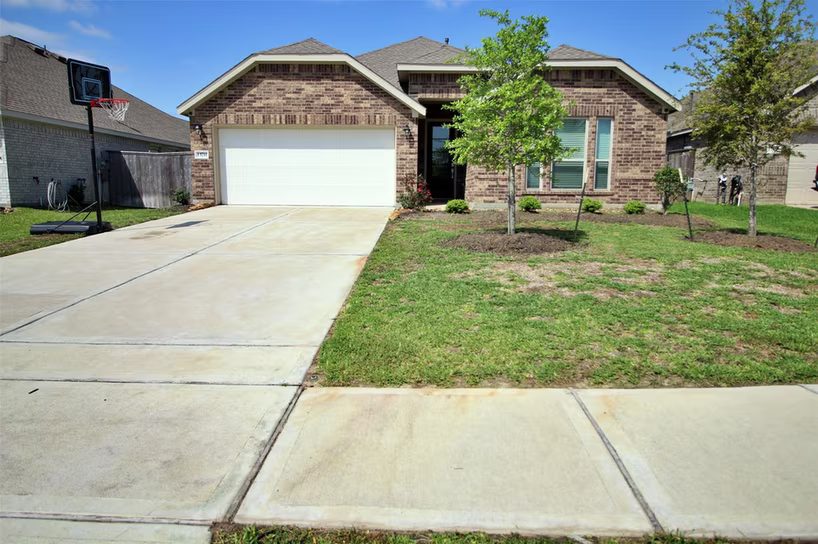 Photo 2 of 13711 Arcadia Creek Lane, Rosharon, TX