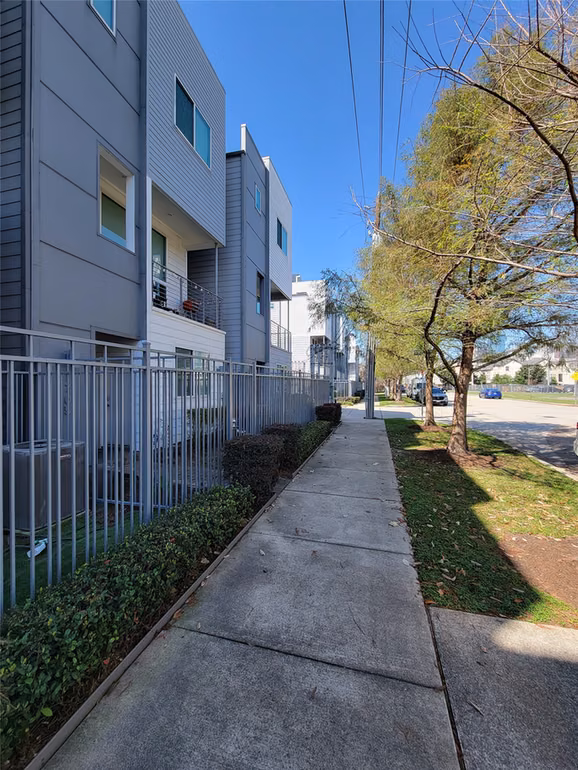 Photo 3 of 1705 Eado Point Lane, Houston, TX