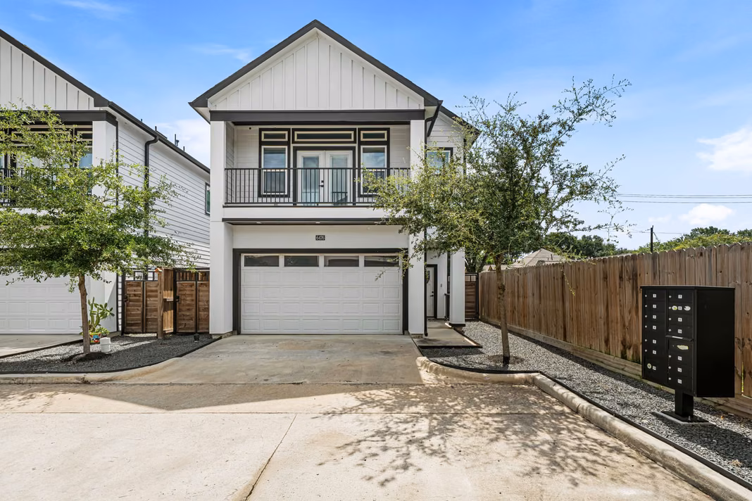 Photo of 6476 T C Jester Boulevard, Houston, TX 77091