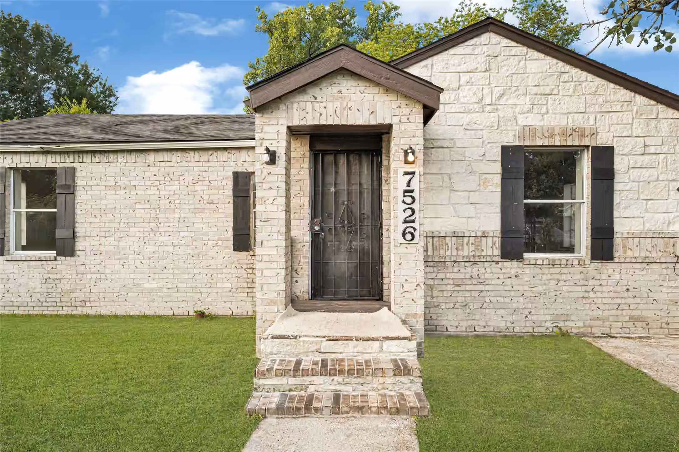 Photo 3 of 7526 Bywood Street, Houston, TX