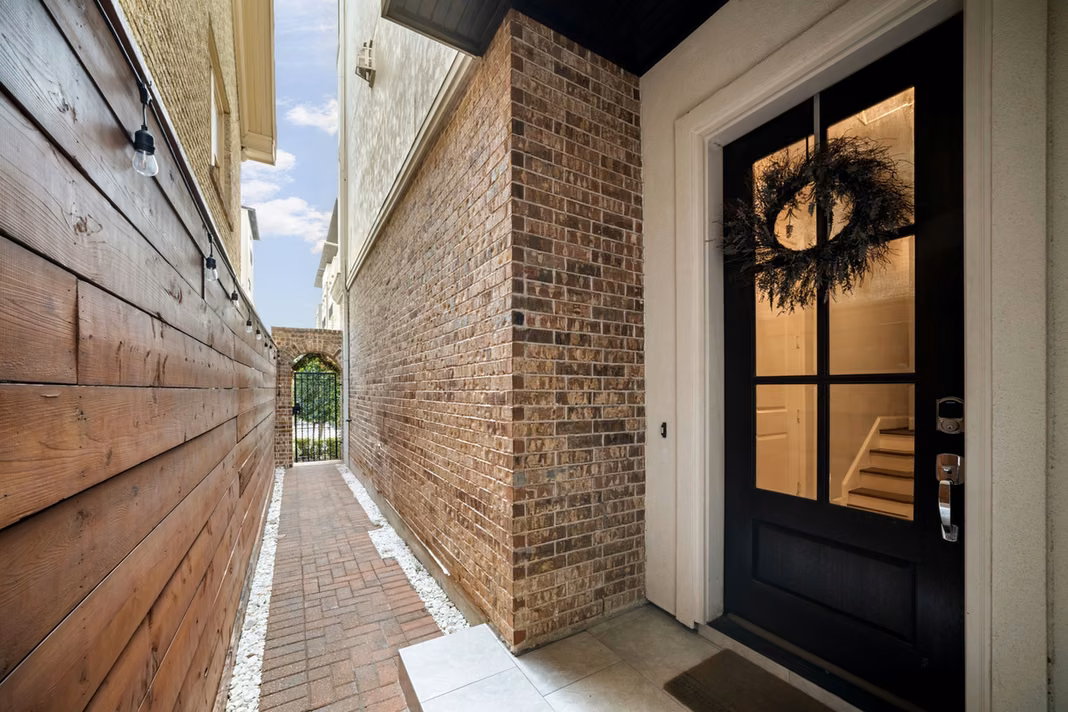 Photo 4 of 306 W Saulnier Street, Houston, TX