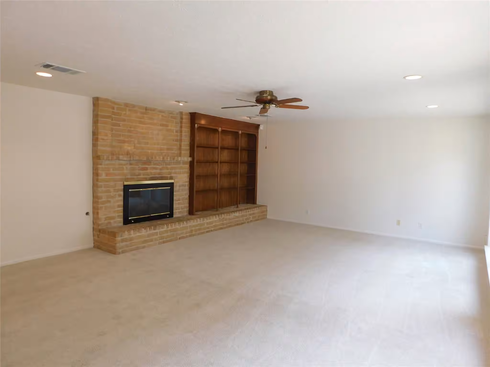 Photo 5 of 15414 Pleasant Valley Road, Houston, TX