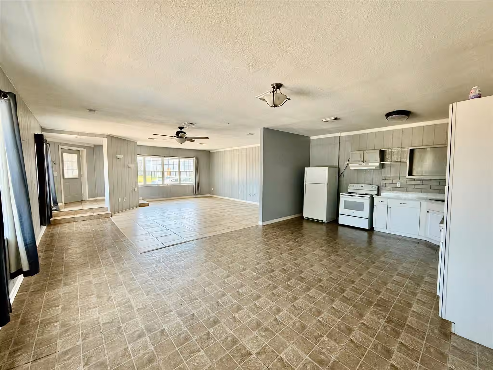 Photo 2 of 231 W Broad Street, Freeport, TX