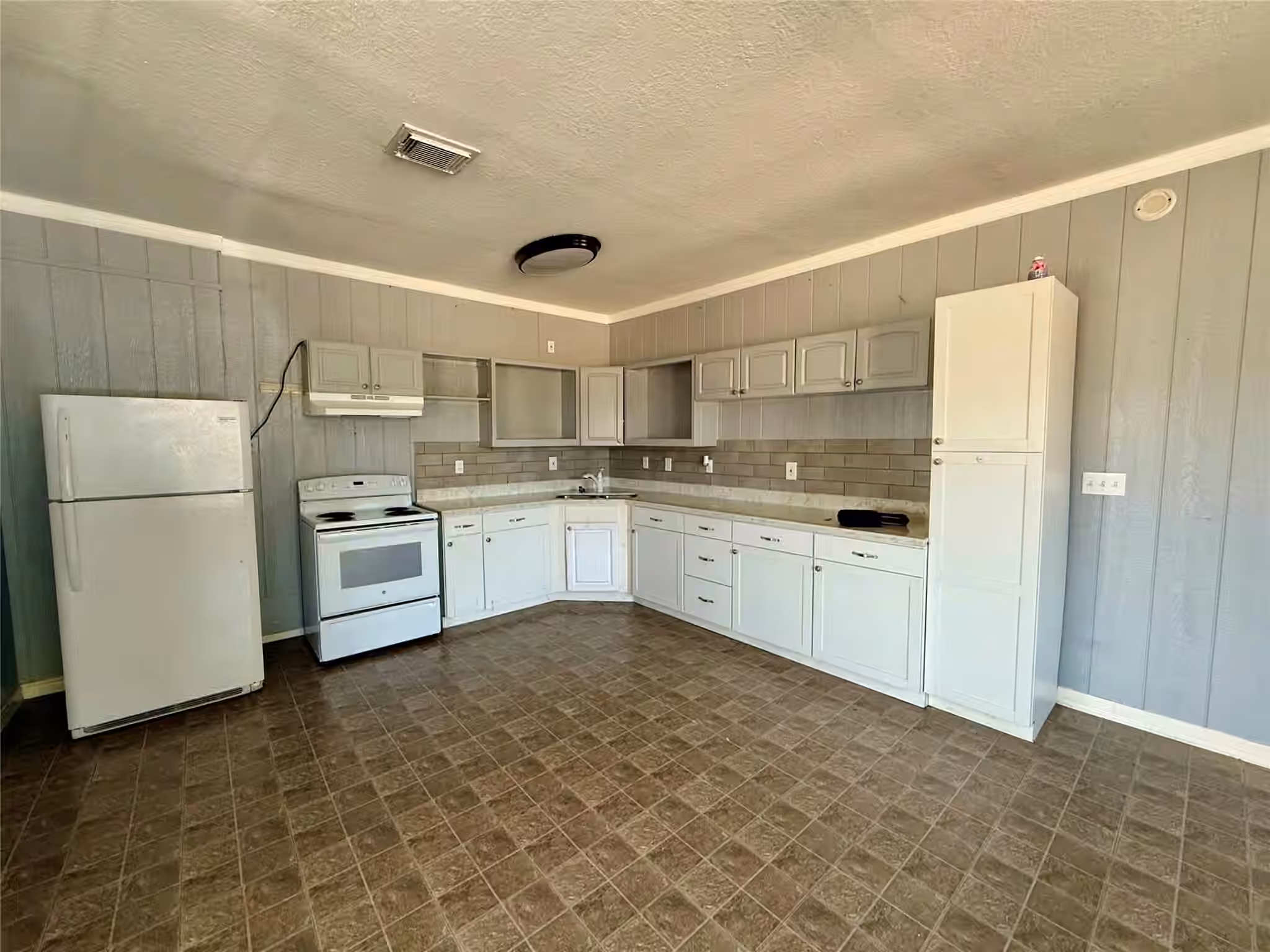 Photo 5 of 231 W Broad Street, Freeport, TX