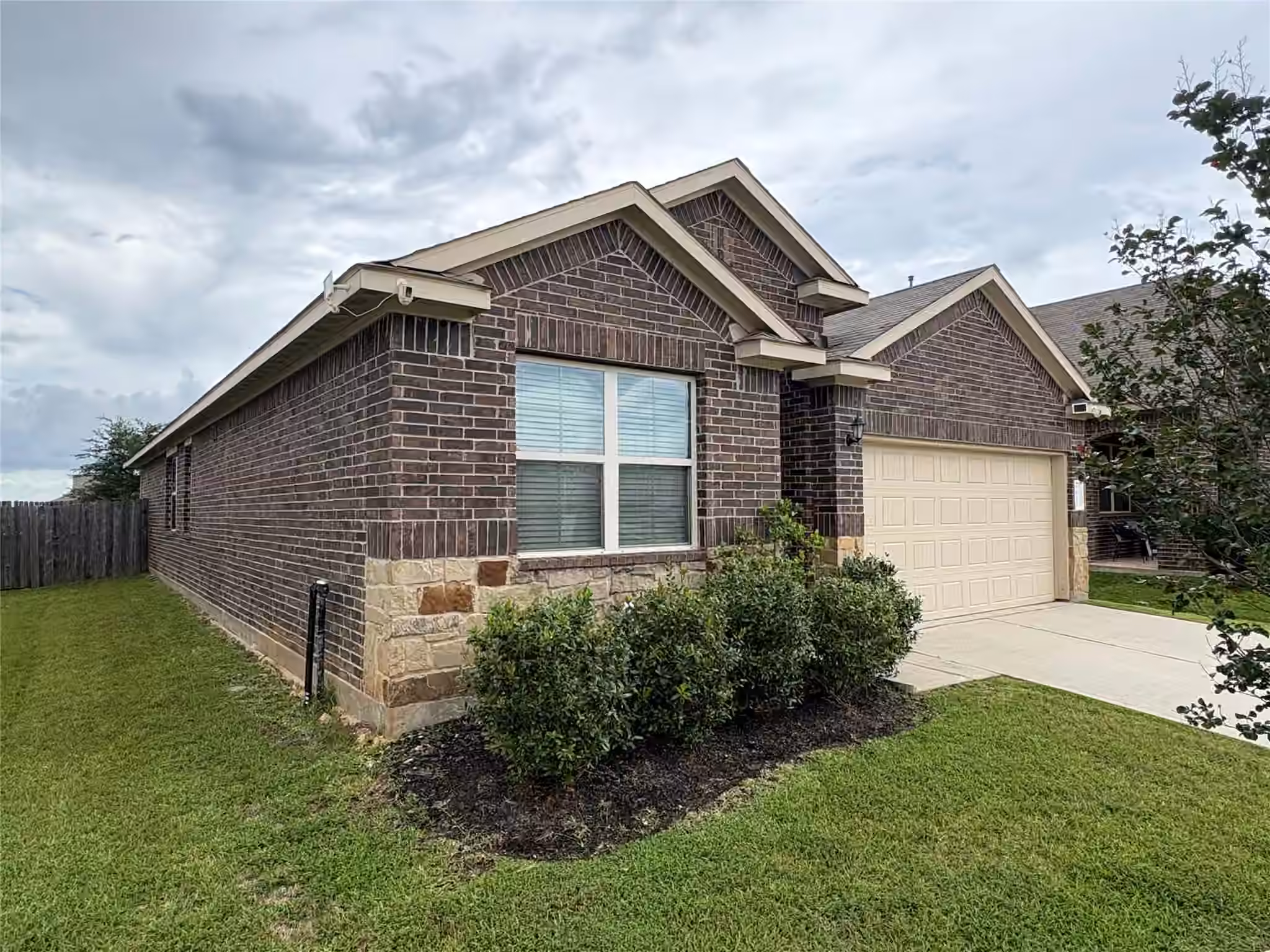 Photo 3 of 7027 Bonaire Vista Lane, Conroe, TX
