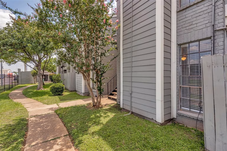 Photo 4 of 12500 Sandpiper Drive 189, Houston, TX