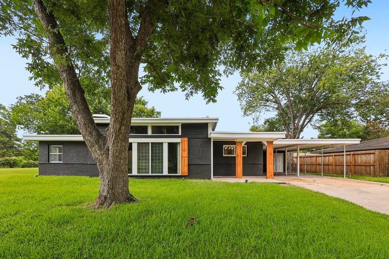 Photo of 159 Oak Drive, Lake Jackson, TX 77566