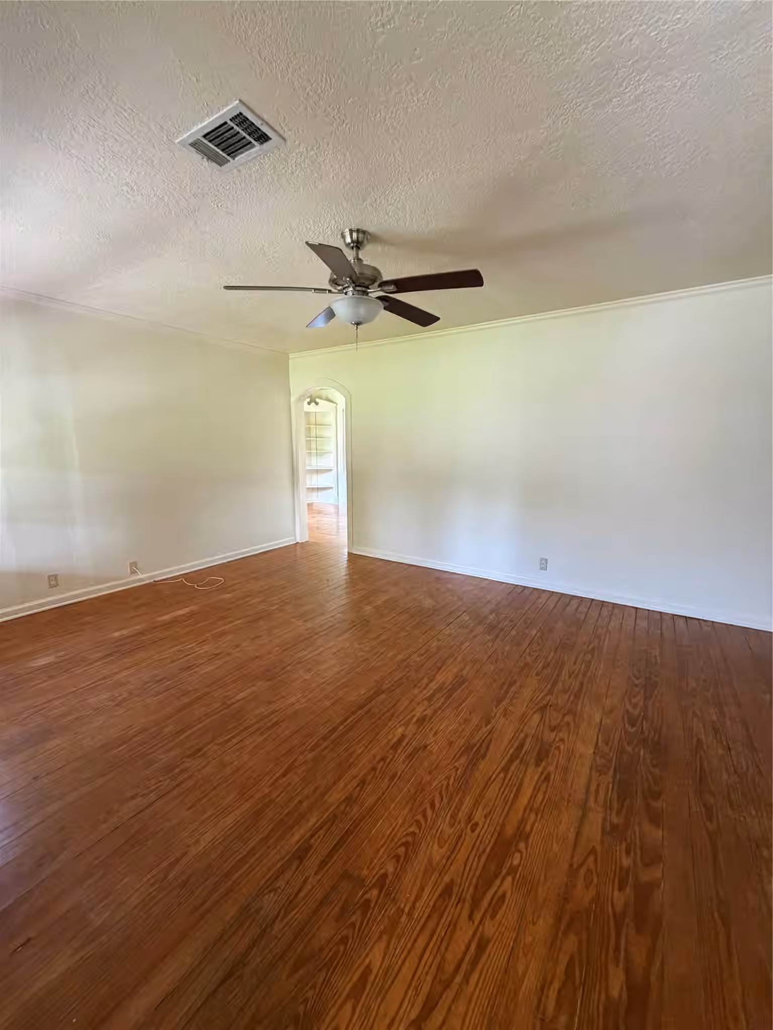 Photo 5 of 1002 W Willis Street, Alvin, TX