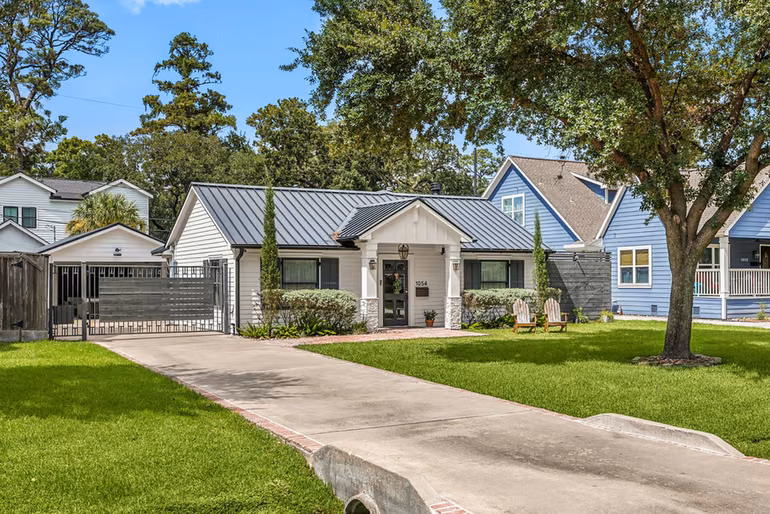 Photo 3 of 1054 Gardenia Drive, Houston, TX