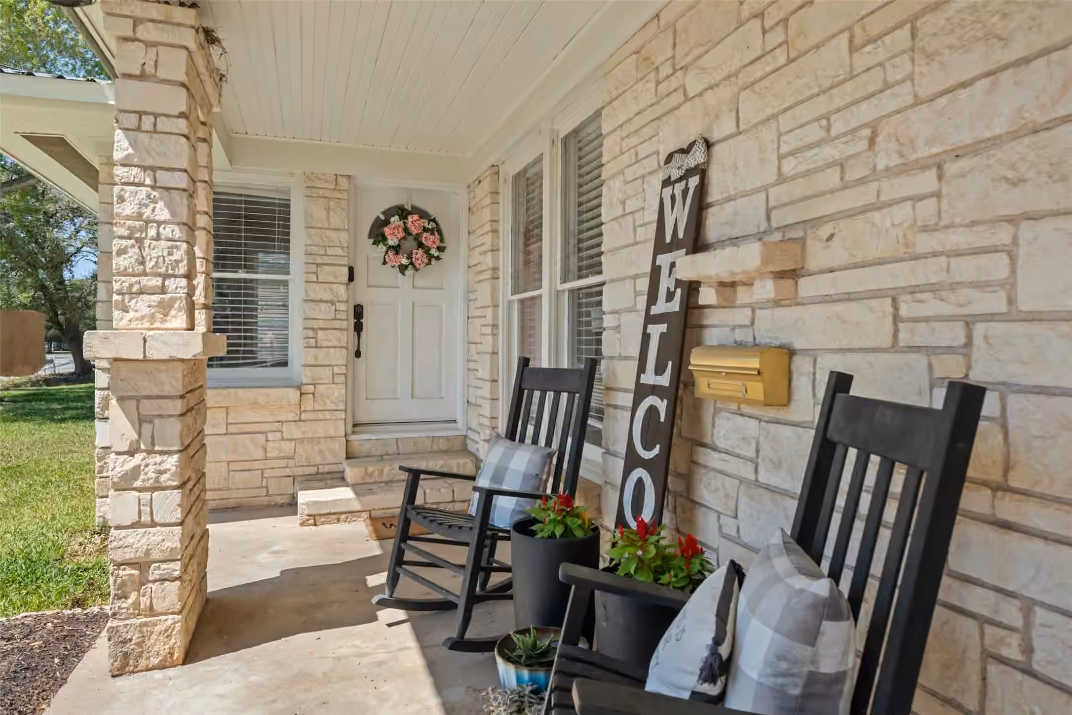 Photo 5 of 234 E Obryant Street, Bellville, TX