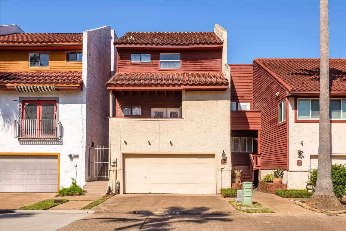 Photo of 18 Antilles Lane, Nassau Bay, TX