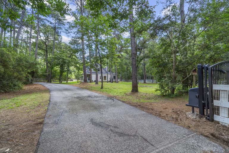 Photo 2 of 19610 Timber Ridge Drive, Magnolia, TX