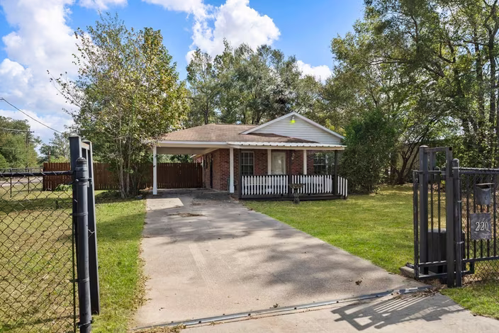 Photo 7 of 220 N William Barnett Avenue, Cleveland, TX