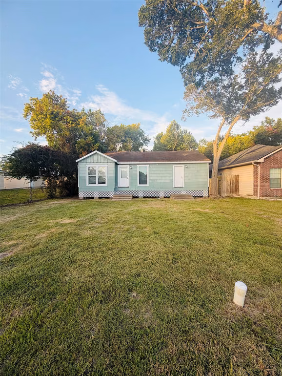 Photo of 4605 Dakota Street, Dickinson, TX 77539