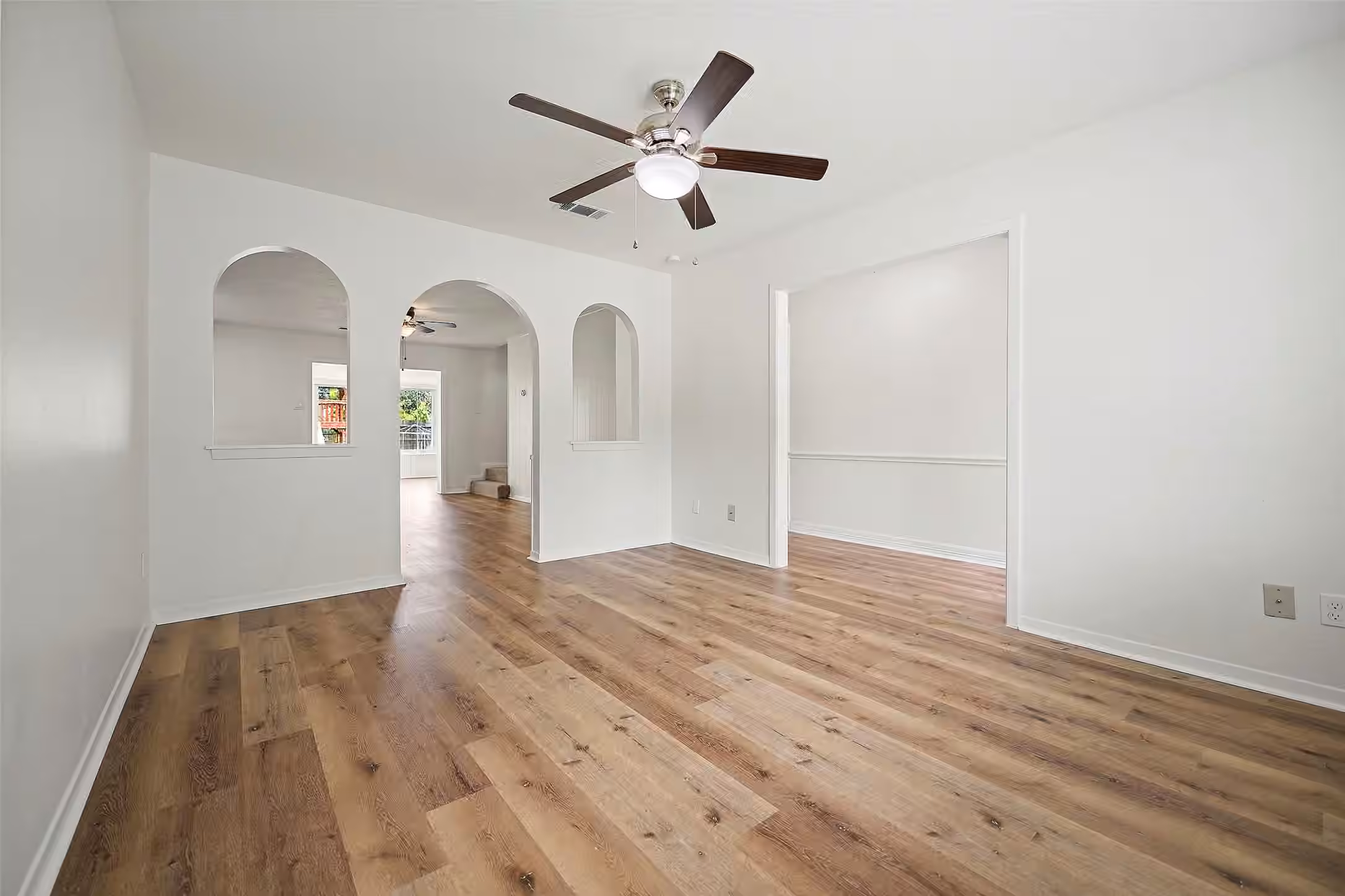 Photo 5 of 10642 Mayfield Road, Houston, TX