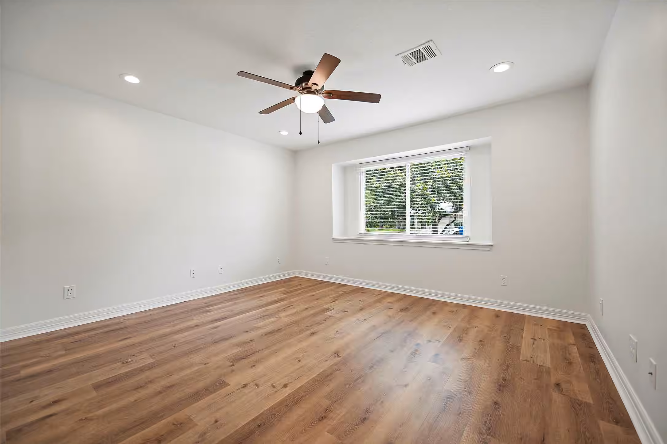 Photo 7 of 10642 Mayfield Road, Houston, TX