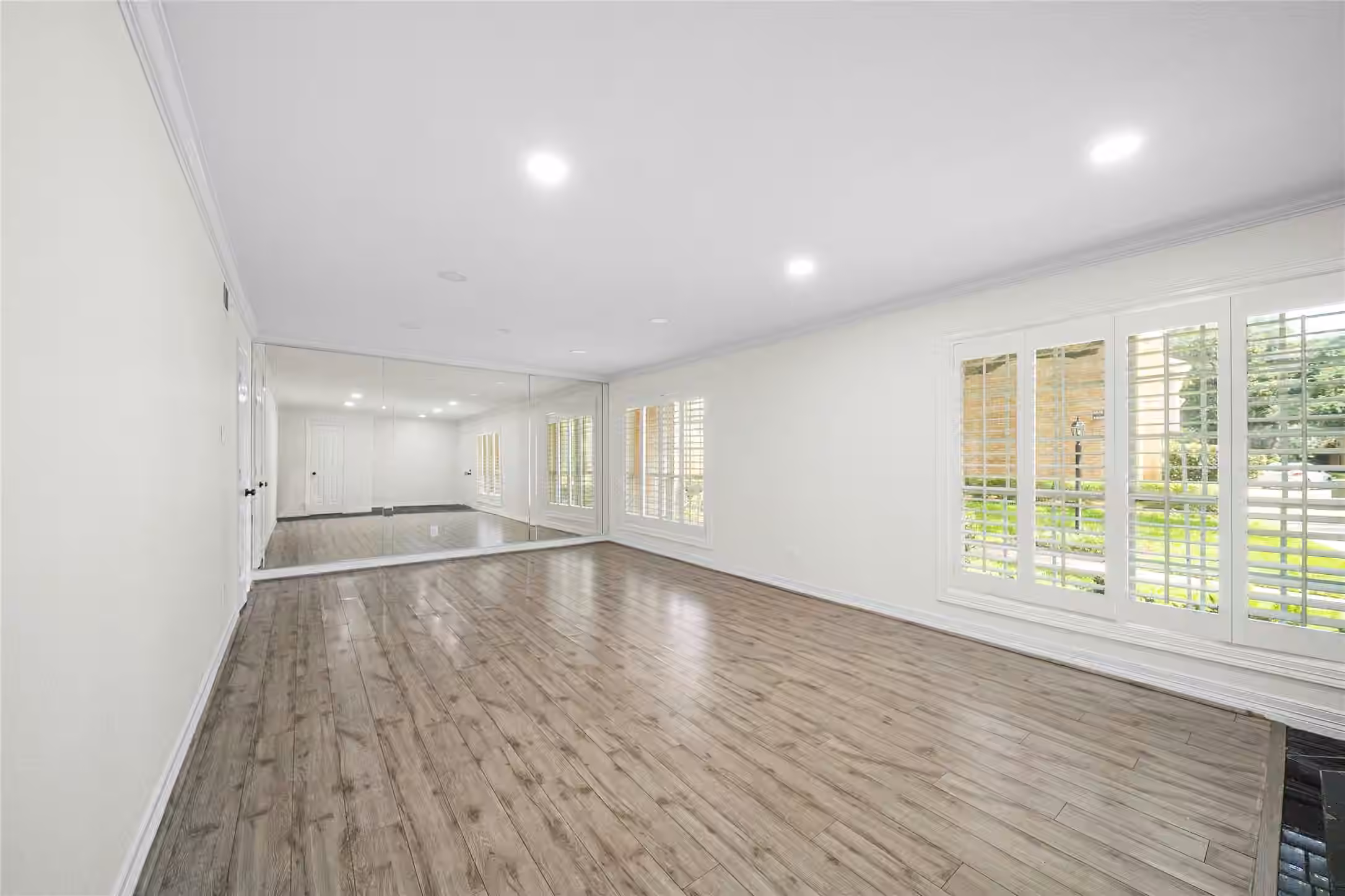 Photo 3 of 1573 W Sam Houston Parkway S, Houston, TX
