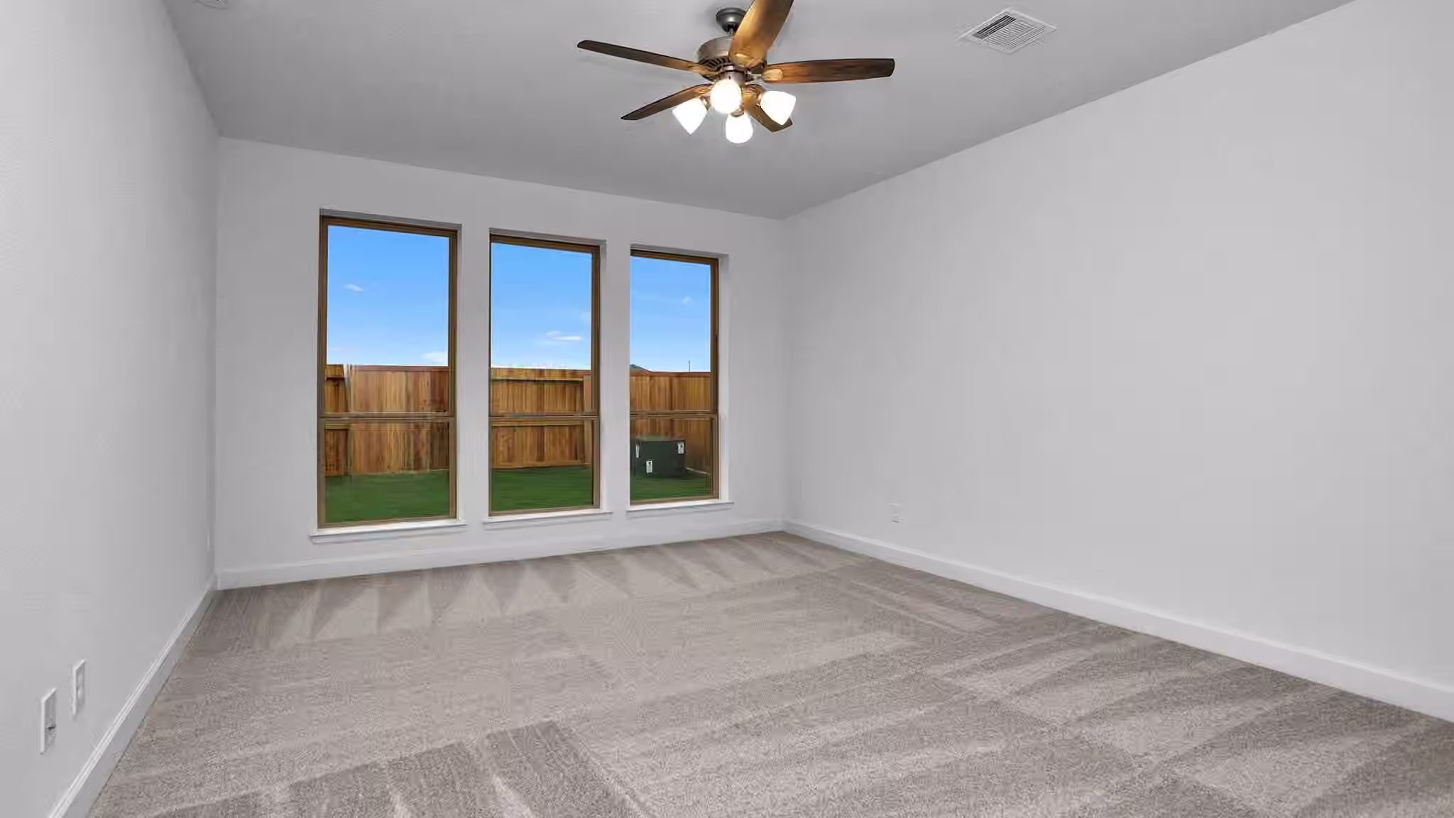 Photo 4 of 30351 Spragletop View Street, Fulshear, TX